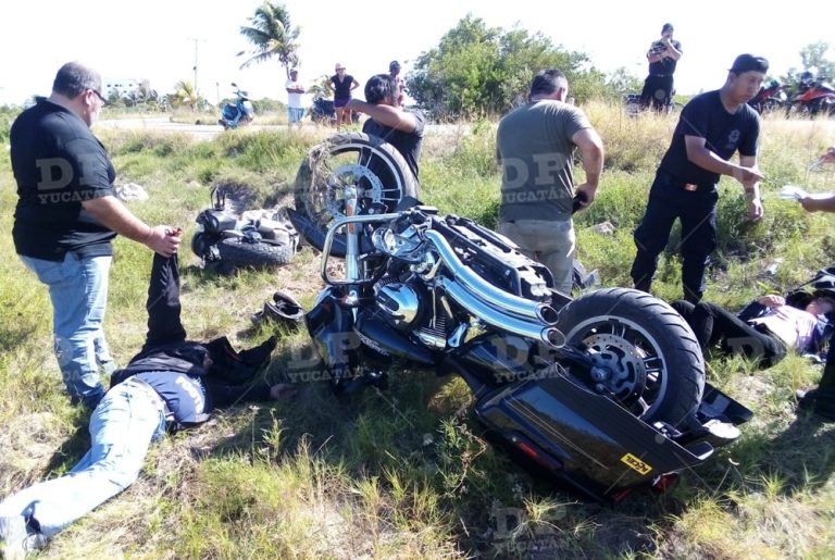 Motociclistas Sufren Aparatoso Accidente En Carretera Yucateca De