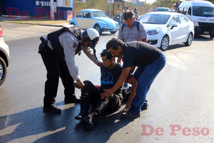 Motociclista se estrelló contra auto en avenida Aviación de Mérida
