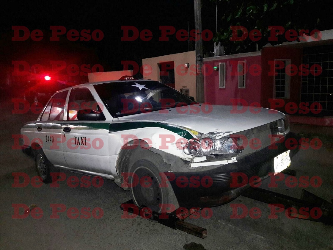 Choca taxista de Quintana Roo dos vehículos en Tizimín