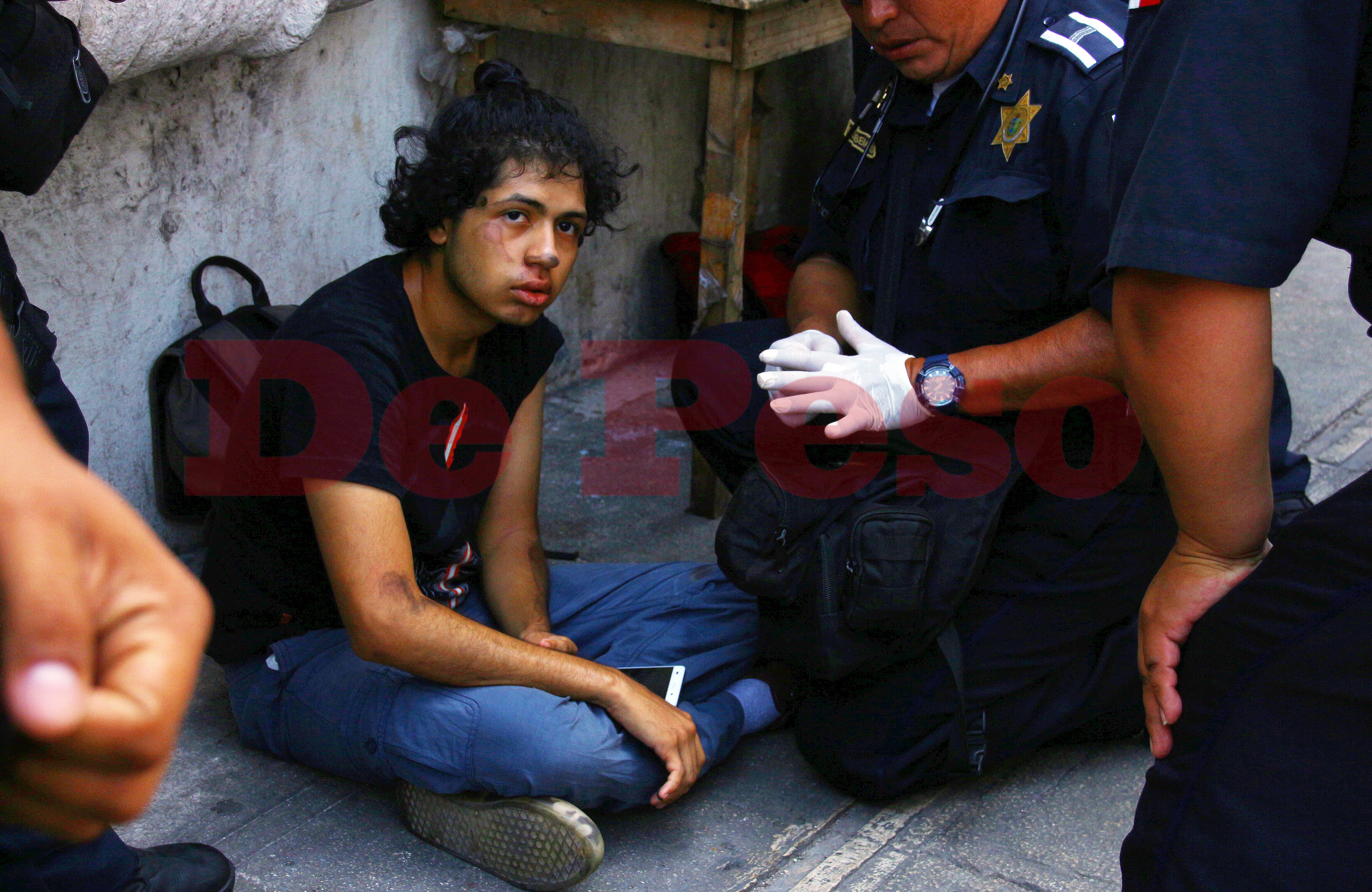 atropellan en centro de Mérida a muchacho distraido con celular