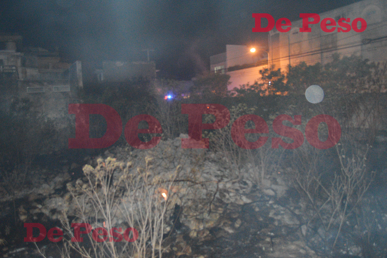 Calor infernal causa incendio en un terreno cerca del Paseo de Montejo.