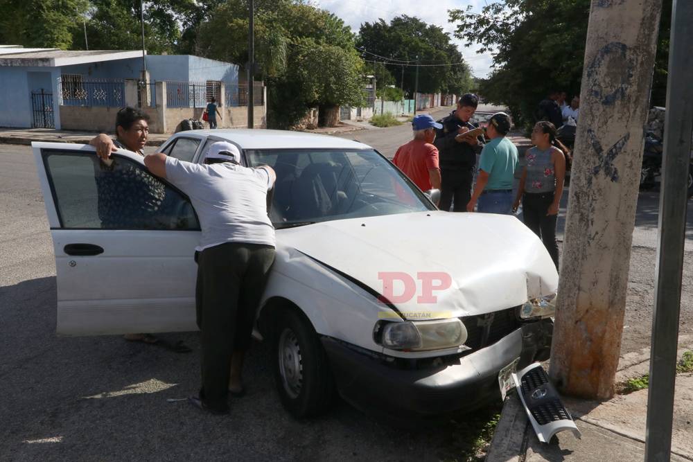 Chocó un Tsuru y una albarrada en San José Tecoh