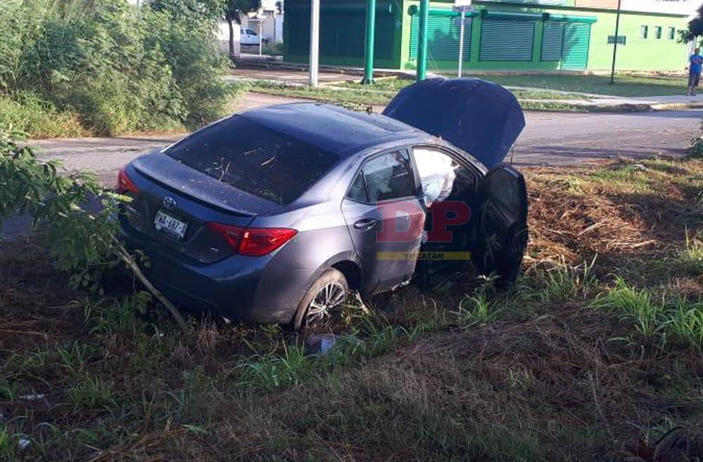 Por borracho desgració su auto en el Periférico de Mérida