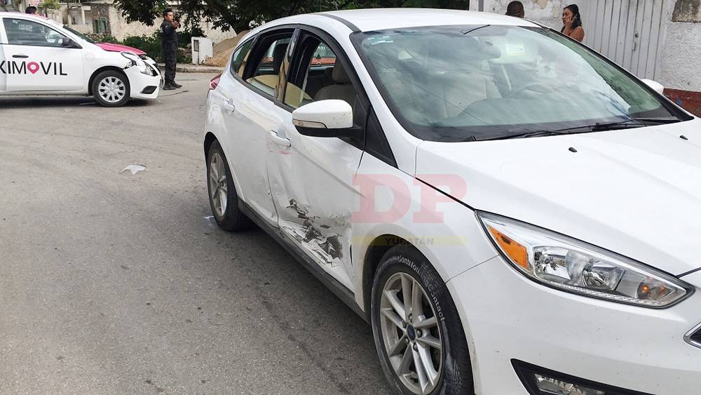 Le 'valió' la señal de alto y que se la prende un taxi en Tizimín