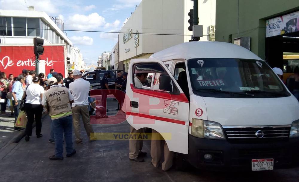 Azotó en el pavimento peatón arrollado por camioneta