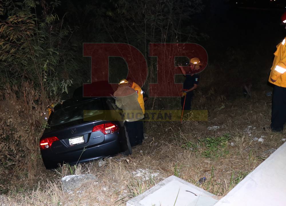 Rescatan a guiador que se fue a hondonada en sentido contrario