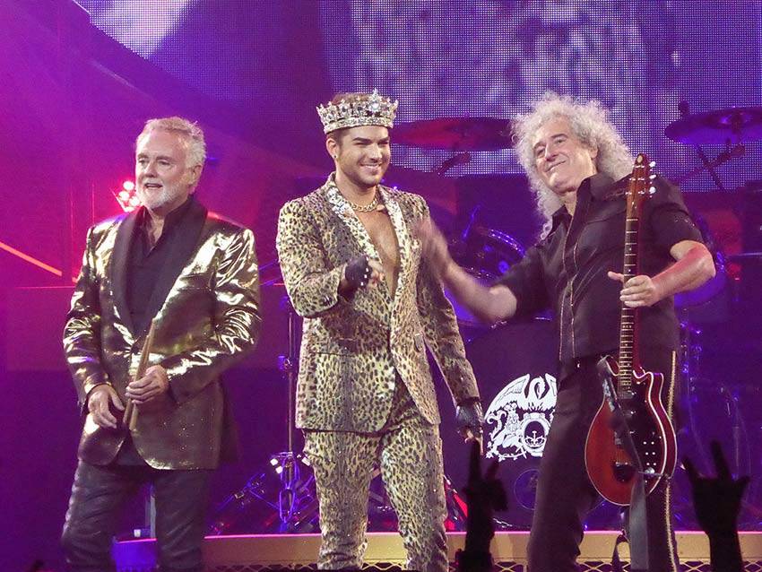 El cantante estadunidense Adam Lambert (centro) da un nuevo impulso a Queen.
