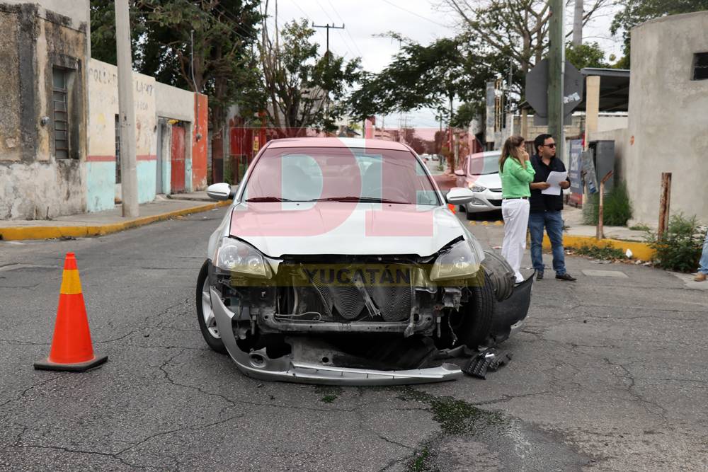 No respeta señal de alto y arma tremendo accidente