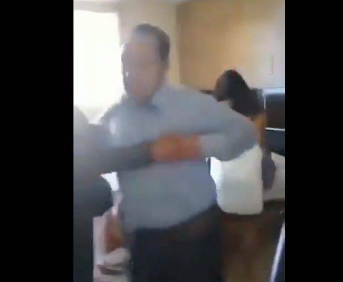 Cachan a alcalde con su sexoservidora en un motel Cachan a alcalde con su sexoservidora en un motel
