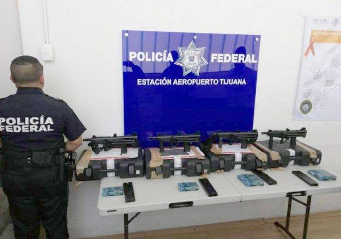 Aseguran en aeropuerto armas largas y casi 300 cartuchos útiles Aseguran en aeropuerto armas largas y casi 300 cartuchos útiles