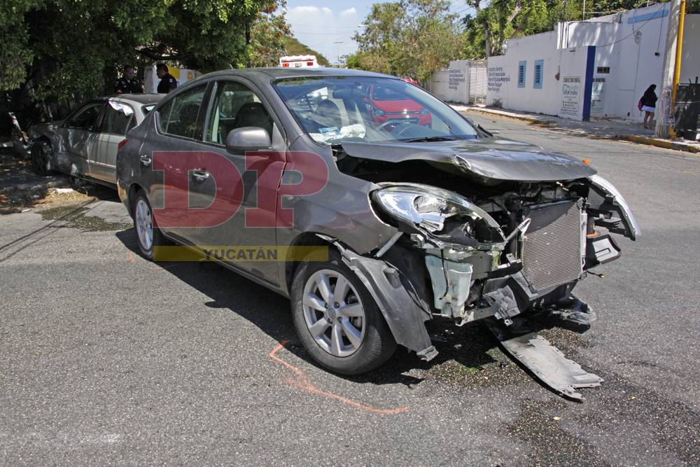 Semaforazo en Cupules deja destrozos y lesionados