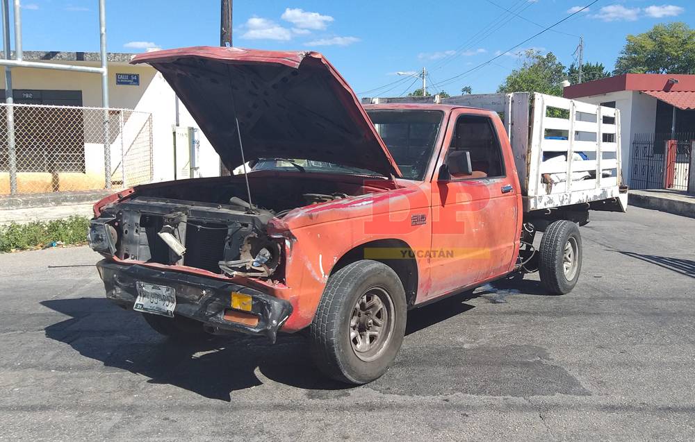 Golpe certero hace volcar y girar una Combi