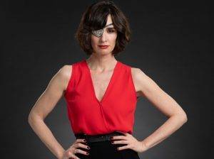 Paz Vega luce un look fresco como Catalina Creel