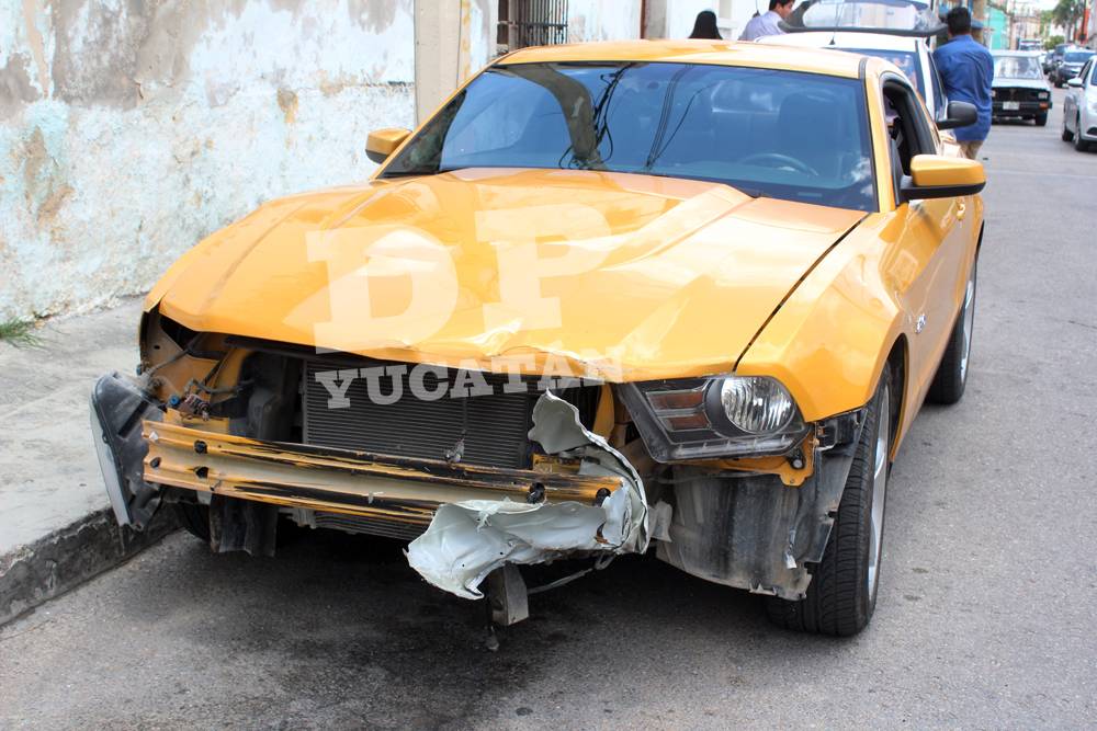 Mustang ‘muerde’ a un Beat y le arranca un trozo