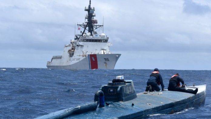 ¡Persecución de película! Guardia Costera decomisa submarino cargado de droga (Video)