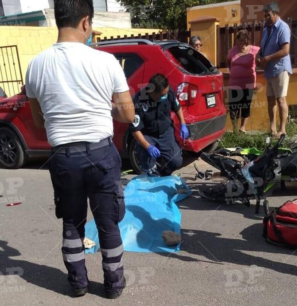 Joven muere en Motul tras chocar contra auto estacionado (video)