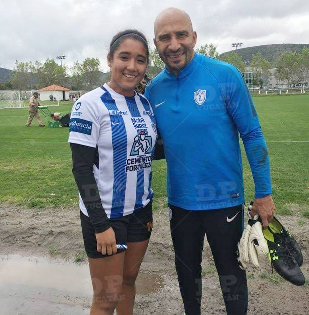 Karina Novelo acompañada del 'Conejo' Pérez.