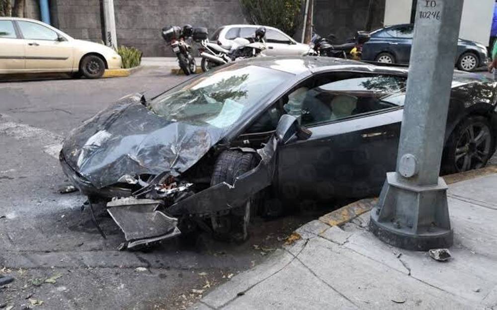 Destroza Lamborghini robado y huye