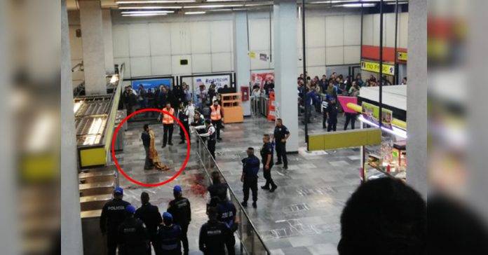 El hombre amenazó contra su vida y se lesionó el cuello. Intentó atacar con cuchillo a los policías.