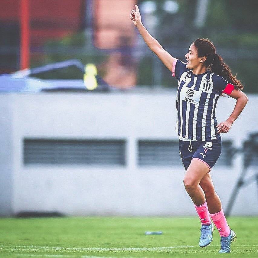 Rebeca Bernal celebra su gol