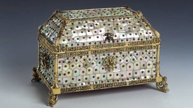 Esta caja de madreperla india del siglo XVI es uno de los objetos que atesora la 'Bóveda Verde'.