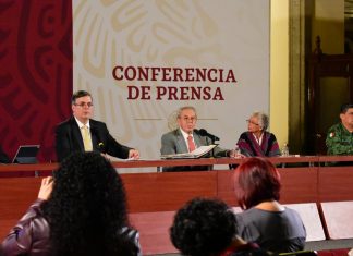 Marcelo Ebrard (izquierda): habrá sanciones de carácter administrativo y penal
