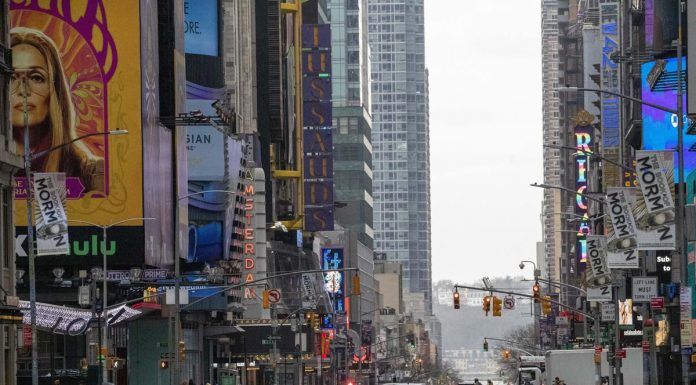 Times Square, en Nueva York, tan escaso de gente como pocas veces se ha visto