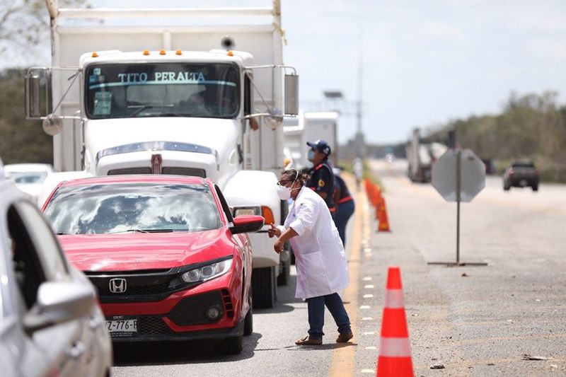 Autoridades de Gobierno aplican desde este semana filtros y revisiones sanitarias como parte de sus medidas preventivas para contener la pandemia del covid-19. (Foto cortesía)