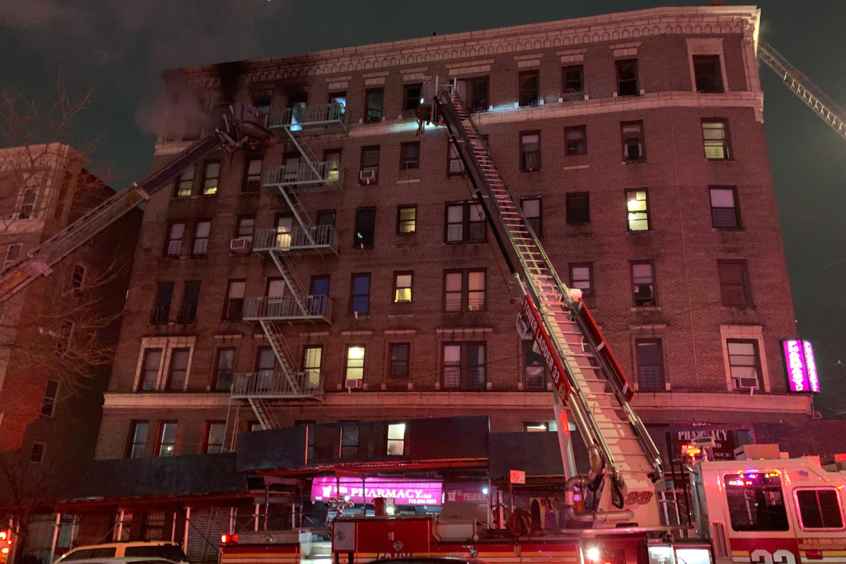 Incendio Veloz Mata A Cuatro Mujeres En Edificio De Nueva York Videos
