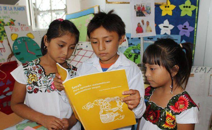 El Himno Nacional Mexicano en lengua maya se canta oficialmente en escuelas de educación indígena en el estado.