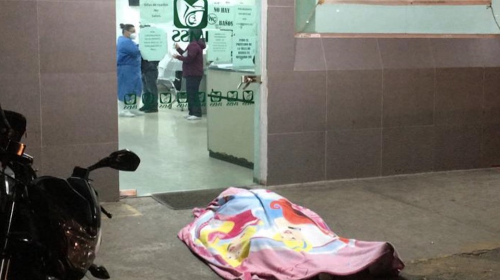 Muere Paciente En La Puerta De Un Hospital Del Imss Por Falta De Atención Video 8913