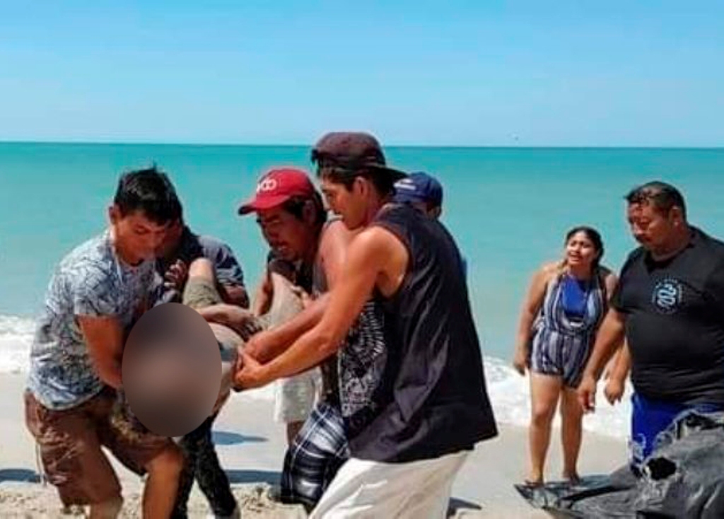 Joven rescata a niño que se ahogaba en el mar y muere minutos después