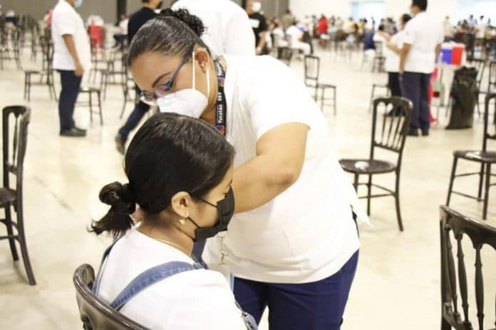 Para la vacunación del domingo 8 de mayo se mantendrá las mismas sedes y horarios, tanto en la capital yucateca como en Valladolid, Tizimín, Kanasín, Umán, Progreso, Tekax y Ticul.